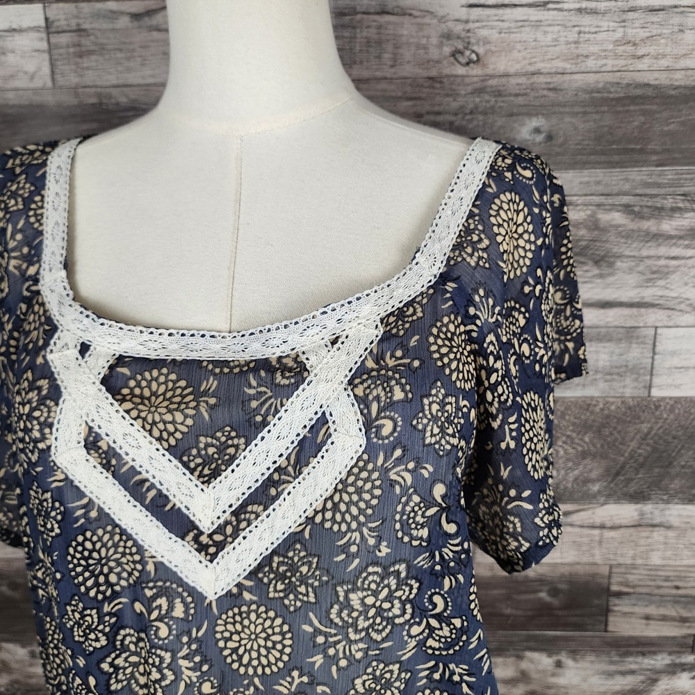 Wrangler Womens Floral Lace Trim Smocked Blouse Navy Blue LW6515M Size Medium - Picture 2 of 5